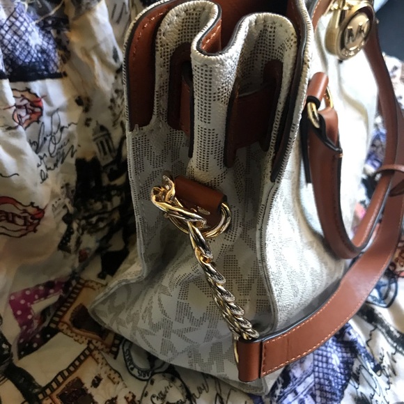 Michael kors purse - Picture 4 of 6